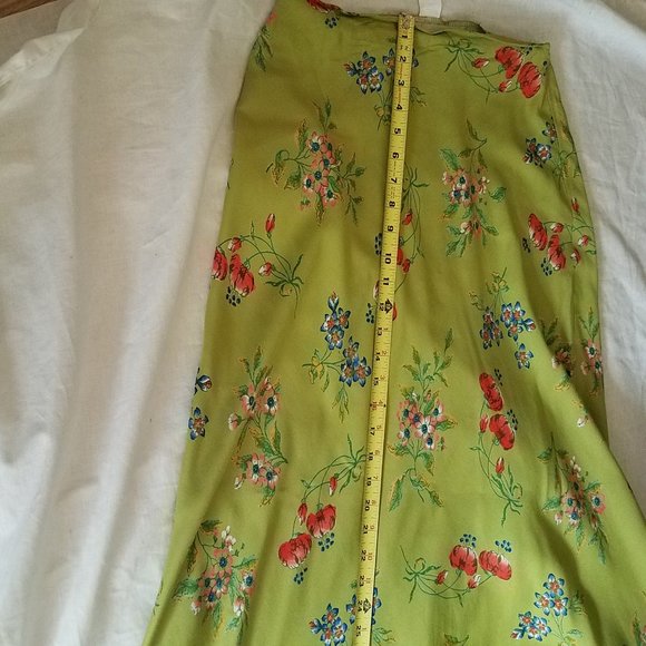 - green/red print maxi skirt - Picture 8 of 11